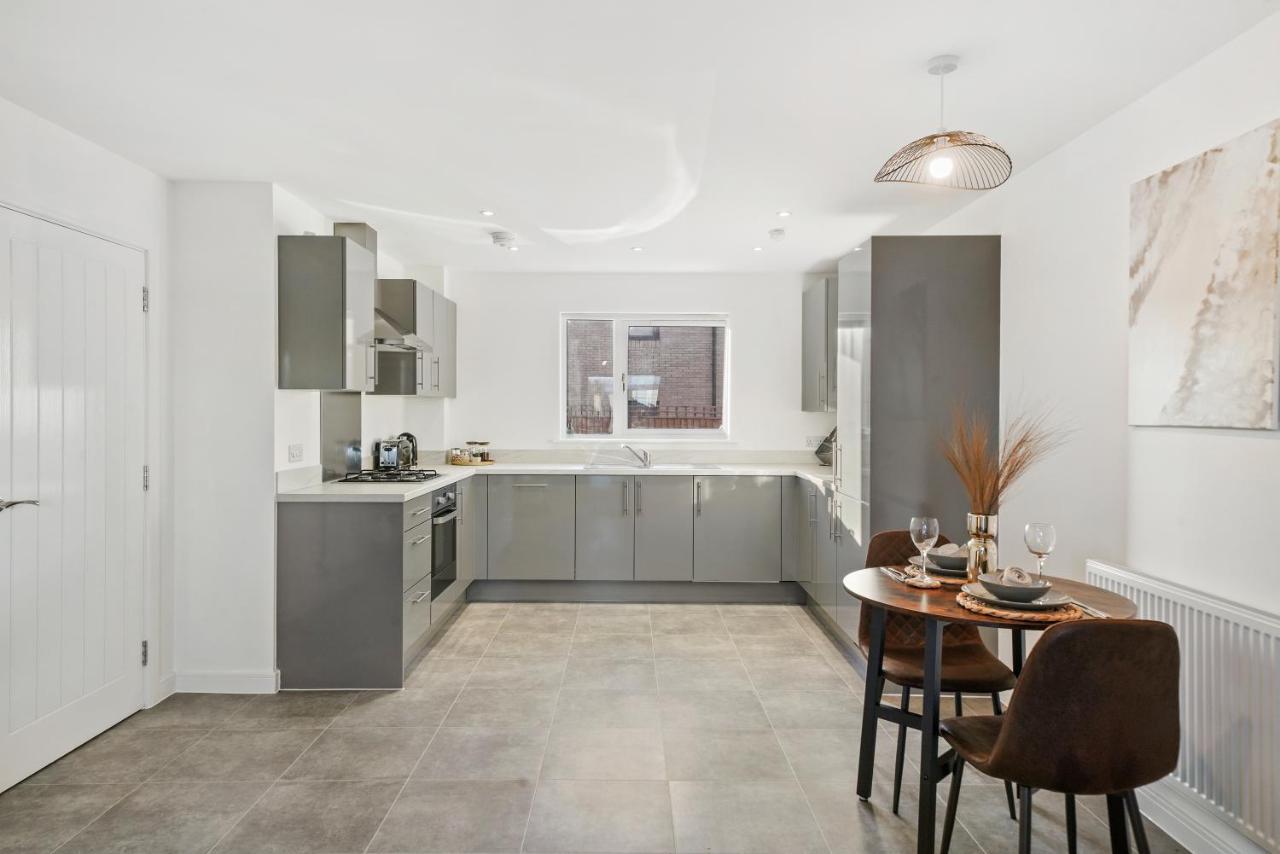 Luxury Apartment At Holt House Milton Keynes Eksteriør billede