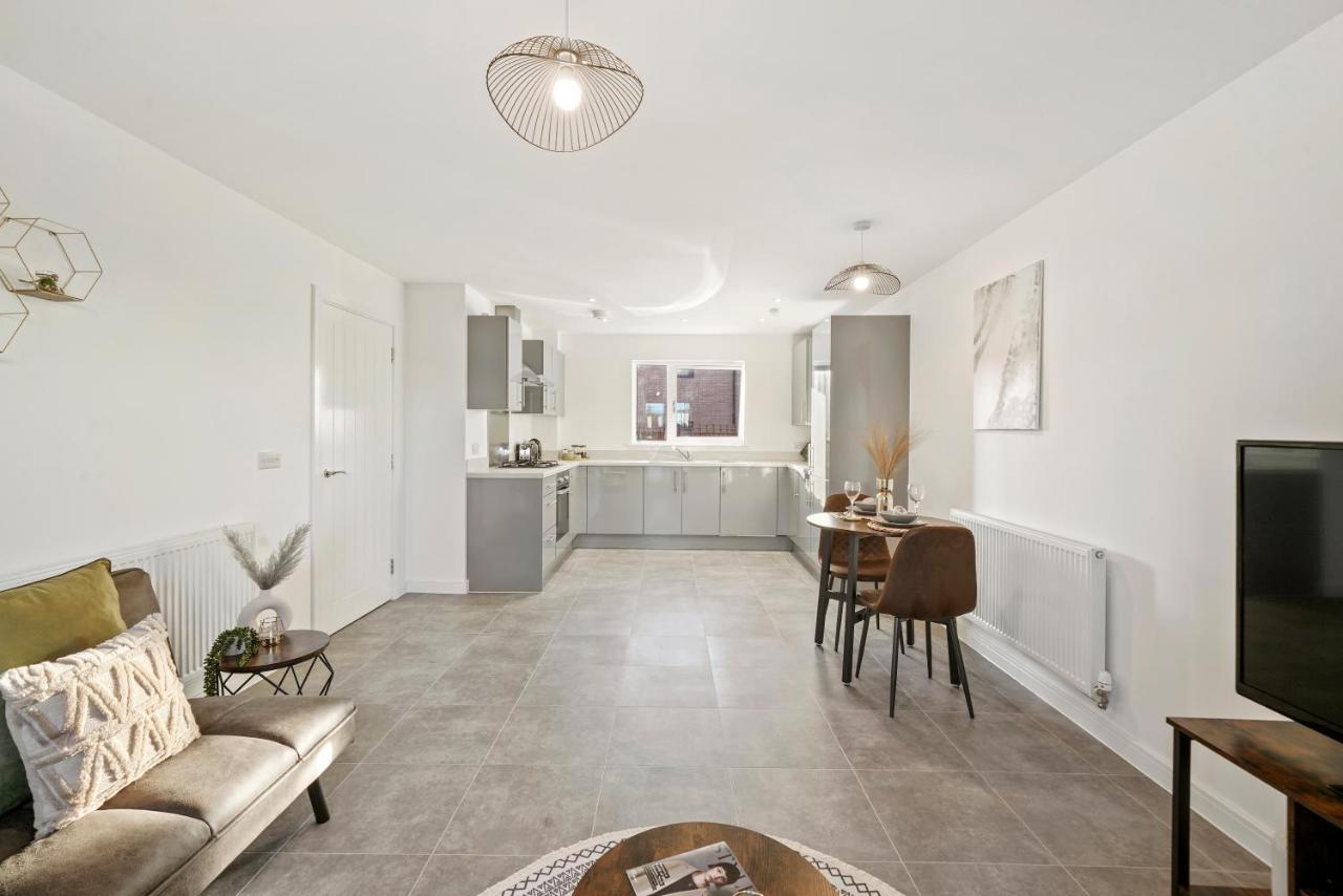 Luxury Apartment At Holt House Milton Keynes Eksteriør billede