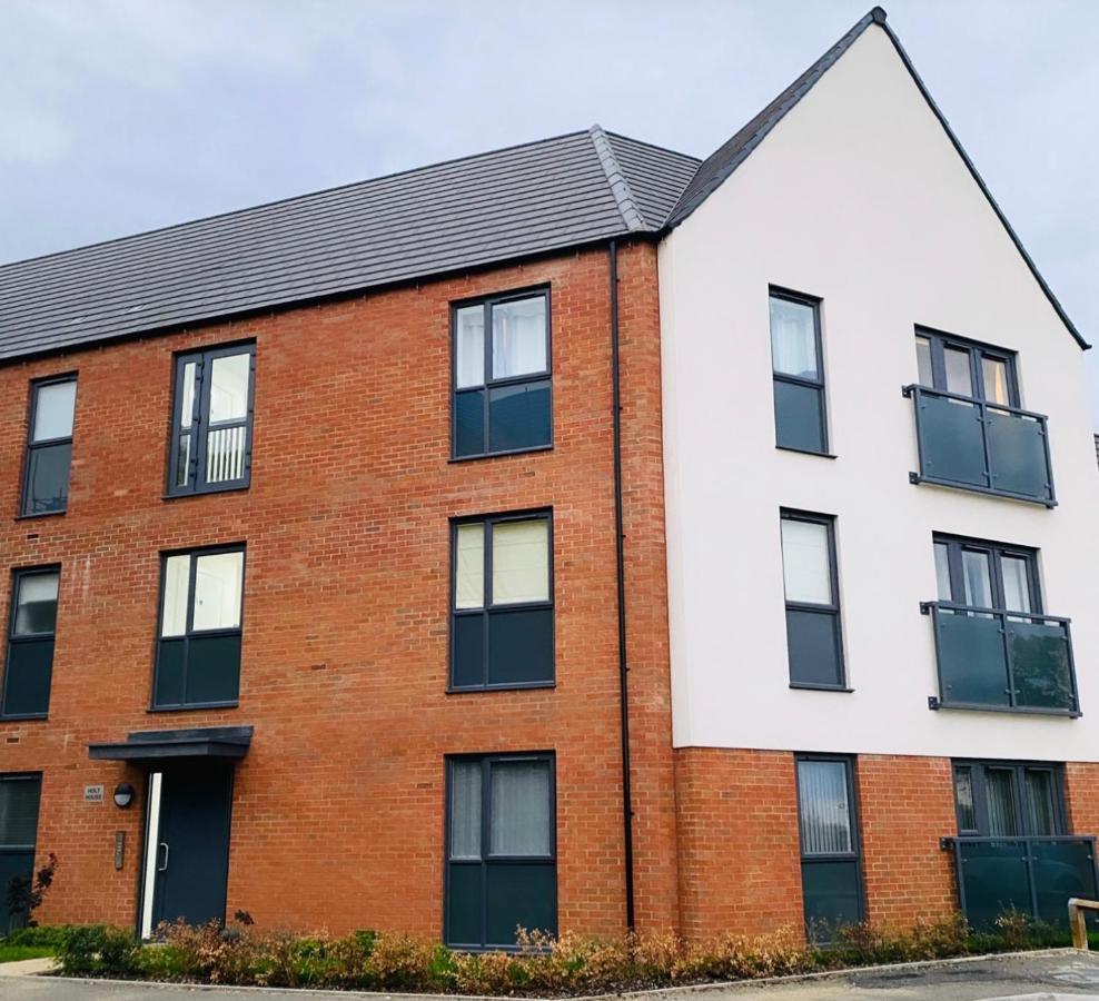 Luxury Apartment At Holt House Milton Keynes Eksteriør billede